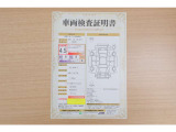 【車輌検査証明書】店頭にてクルマの状態が一目で分かる検査証明書を公開中。トヨタ認定検査員が厳しく査定し、状態を点数と図解で表示しています。修復歴はもちろん、傷やヘコミの箇所や程度がご確認いただけます。