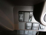 片側電動スライドドアのスイッチ付です。車内からもスイッチひとつで楽にドアの開閉が可能です。電動なので開閉時に力を使う必要がなく、半ドアになることもありません!