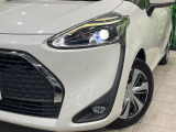 【LEDヘッドライト】悪天候や夜間走行時も良好な視界を確保し安心して運転できる高輝度LEDヘッドライトを装備!点灯速度が早く、消費電力も抑えられています。