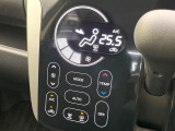 【オートエアコン】一度お好みの温度に設定すれば、車内の温度を検知し風量や温度を自動で調整。暑い…寒い…と何度もスイッチ操作をする必要はありません。快適な車内空間には必須の機能ですね♪