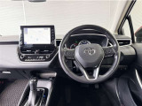 シンプルな運転席周りです。インパネ周りの各操作スイッチ類も使いやすいよう配置されています!