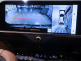 パノラミックビューモニター付きです。車両を上から見たような映像をディスプレイオーディオ画面に表示。運転席からの目視だけでは見にくい、車両周辺の状況をリアルタイムでしっかり確認できます。