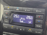 【左右独立温度コントロール式フルオートエアコン(DUAL/SYNC)】運転席側と助手席側でそれぞれ自由に温度設定ができ、快適な風量やモードなどを自動調整します!