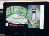 【パノラミックビューモニター】専用のカメラにより、上から見下ろしたような視点で360度クルマの周囲を確認することができます☆死角部分も確認しやすく、狭い場所での切り返しや駐車もスムーズに行えます。