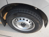 12インチスチールホイール装着車
