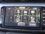 ナビゲーション+AV 2画面表示(デュアルウィンドウ)、TV、FM/AM、Bluetooth Audio、SDカード、DVD再生、 CD録音/再生、ハンズフリーフォン、スマホ、Nissan Connectサービス対応の高性能大型ナビです。
