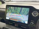 【バックカメラ】駐車時に後方がリアルタイム映像で確認できます。大型商業施設や立体駐車場での駐車時や、夜間のバック時に大活躍!運転スキルに関わらず、今や必須となった装備のひとつです!