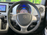 インテリアに合わせたデザインのステアリングは、運転される方のことも考え、運転しやすい形状、大きさです。是非一度、実際に触ってお確かめください。