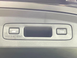 【パワーバックドア】スマートキーや運転席のボタンを押すだけでリアゲートが自動で開閉します!荷物を持っている時や、高い位置にあるバックドアを閉める際に便利な機能です♪
