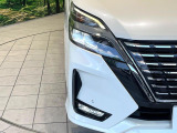 【LEDヘッドライト】悪天候や夜間走行時も良好な視界を確保し安心して運転できる高輝度LEDヘッドライトを装備!点灯速度が早く、消費電力も抑えられています。