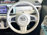 インテリアに合わせたデザインのステアリングは、運転される方のことも考え、運転しやすい形状、大きさです。是非一度、実際に触ってお確かめください。