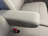 【アームレスト】運転中の身体の負担を軽減してくれるアームレストを装備♪