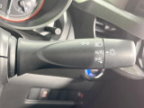 【オートライト】周りの明るさに応じて自動でヘッドライトの点灯・消灯ができる機能です!ライトの付け忘れ・消し忘れなどが無くなり、雨の日や夕方の走行も安心!トンネル通過時も便利ですね♪