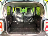 普段のお買い物や通勤、送迎等に十分な荷室スペースを確保しております。セカンドシートを倒すと、大きな荷物の積載も可能です♪
