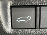 【パワーバックドア】スマートキーや運転席のボタンを押すだけでリアゲートが自動で開閉します!荷物を持っている時や、高い位置にあるバックドアを閉める際に便利な機能です♪
