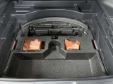もしもの時に安心な工具やジャッキ、パンク修理キット搭載。