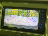 【バックカメラ】駐車時に後方がリアルタイム映像で確認できます。大型商業施設や立体駐車場での駐車時や、夜間のバック時に大活躍!運転スキルに関わらず、今や必須となった装備のひとつです!