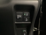 横滑りを防ぐVSAなどのスイッチは、運転席の右側、手の届きやすい位置にあります。