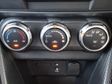 オートエアコンを採用しているので、この暑い夏も快適な車内がお約束されます。