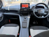 フランス車ならではのオシャレな内装がオススメです!