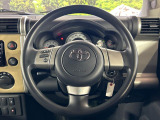 インテリアに合わせたデザインのステアリングは、運転される方のことも考え、運転しやすい形状、大きさです。是非一度、実際に触ってお確かめください。