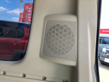 リヤスピーカー付いています。