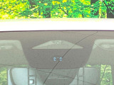 【ホンダセンシング】走行中に前方の車両等を認識し、衝突しそうな時は警報とブレーキで衝突回避と被害軽減をアシスト。より安全にドライブをお楽しみいただけます。