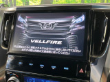 【大画面ナビ】人気の大型10インチナビを装備。存在感のある大画面はインパクト大!ナビ利用時のマップ表示は見やすく、テレビやDVDは臨場感がアップ!いつものドライブがグッと楽しくなります♪