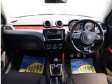 お車選びをお楽しみ頂けるよう、在庫車の展示スペースを十分に確保しております。