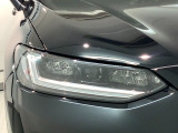 LEDヘッドライトは、点灯の瞬間から最大光量を発揮し、突然暗くなるトンネルなどでの安定感を高めます。