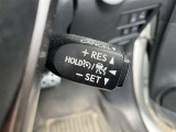 クルーズコントロールスイッチです。前方の車両との車間距離を自動で保ってくれます。