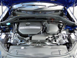 2L直列4気筒BMWツインパワー・エンジン。。出力150kW〔204ps〕/5,000rpm(カタログ値)、トルク300Nm〔30.6kgm〕/1,450-4,500rpm(カタログ値)♪