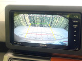 【バックカメラ】駐車時に後方がリアルタイム映像で確認できます。大型商業施設や立体駐車場での駐車時や、夜間のバック時に大活躍!運転スキルに関わらず、今や必須となった装備のひとつです!