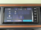 Bluetooth対応、CD/DVD再生機能付き。お好きな音楽を聴きながらのドライブは楽しいですよね〜♪