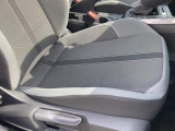 「TSIスタイル」に装備されるスポーツコンフォートシート。欧州車らしく硬めのシートが体を程よくつつみこみ、長距離でも快適に運転できます。