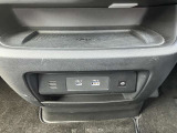 ワイヤレス充電がついてます!できない機種もございますが、その場合はUSBソケットもあるので便利ですね!(^^♪
