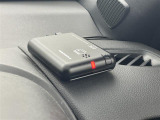 【ETC】有料道路を利用する際に料金所で停止することなく通過できる、ETC車載器(ノンストップ自動料金収受システム機器)が装備されています。セットアップを行うことで利用可能になります。