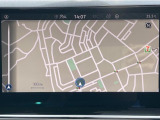 スマートフォン用アプリ[Apple CarPlay][Android Auto]対応の純正ナビ Discover Pro を装備、ラジオのほか、USB、Bluetoothハンズフリー通話にも対応。