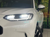 【LEDヘッドライト】悪天候や夜間走行時も良好な視界を確保し安心して運転できる高輝度LEDヘッドライトを装備!点灯速度が早く、消費電力も抑えられています。