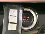 【オペレーションキー】カバンやポケットに入れたままでもドアの施錠・解錠が可能なスマートキーを装備。エンジンのオン・オフ時もカギを取り出す必要が無いからとっても便利です♪