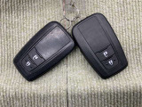 手荷物が多いときでも、スマートキーをバッグやポケットに携帯していれば、キーを取り出すことなくドアの解錠・施錠ができます