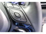ステアリングスイッチは、オーディオ操作や、ハンズフリー電話、ディスプレイの切り替え等、運転中ハンドルから手を放さずに操作できるので、安全運転に貢献しています☆