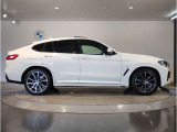 ☆BMWの前後重量配分50:50はエンジン自体をフロントタイヤよりも後ろにずらし、通常はエンジンルーム内に搭載される重量物であるバッテリーをトランクに移動させるなどして実現されています☆