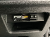 ハンドルの右下にETC2.0がついています。高速道路の料金所の通過も楽々です!。 カードの取り出しもしやすい場所についています。