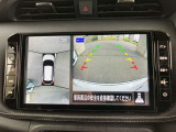 アラウンドビューモニターで周囲の状況を確認しながら駐車できます。