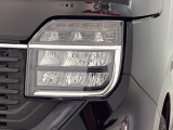 LEDヘッドライトは、点灯の瞬間から最大光量を発揮し、突然暗くなるトンネルなどでの安定感を高めます。