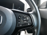 【ACC〈アダプティブ・クルーズ・コントロール〉】予め設定した車速内でクルマが自動的に加減速。前走車との適切な車間距離を維持しながら追従走行しドライバーの運転負荷を軽減します。