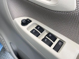 【電動格納ミラー】サイドミラーは電動格納式となっており、狭い駐車場でもキズがつくリスクを抑えられます。