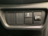 ハンドルの右側にはヘットライトリベライザーとHondaセンシング用のVSA解除スイッチなどがついています。ヘッドライトリベライザーは道路状況や積荷の加重に応じてライトの高さを調節できます。