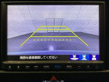 バックでの車庫入れも安心です! リアカメラが付いているバックモニター付のナビを装備しております。操作線もついており距離感も画面から確認できます。